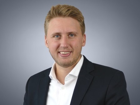 Dr. Julian Abée