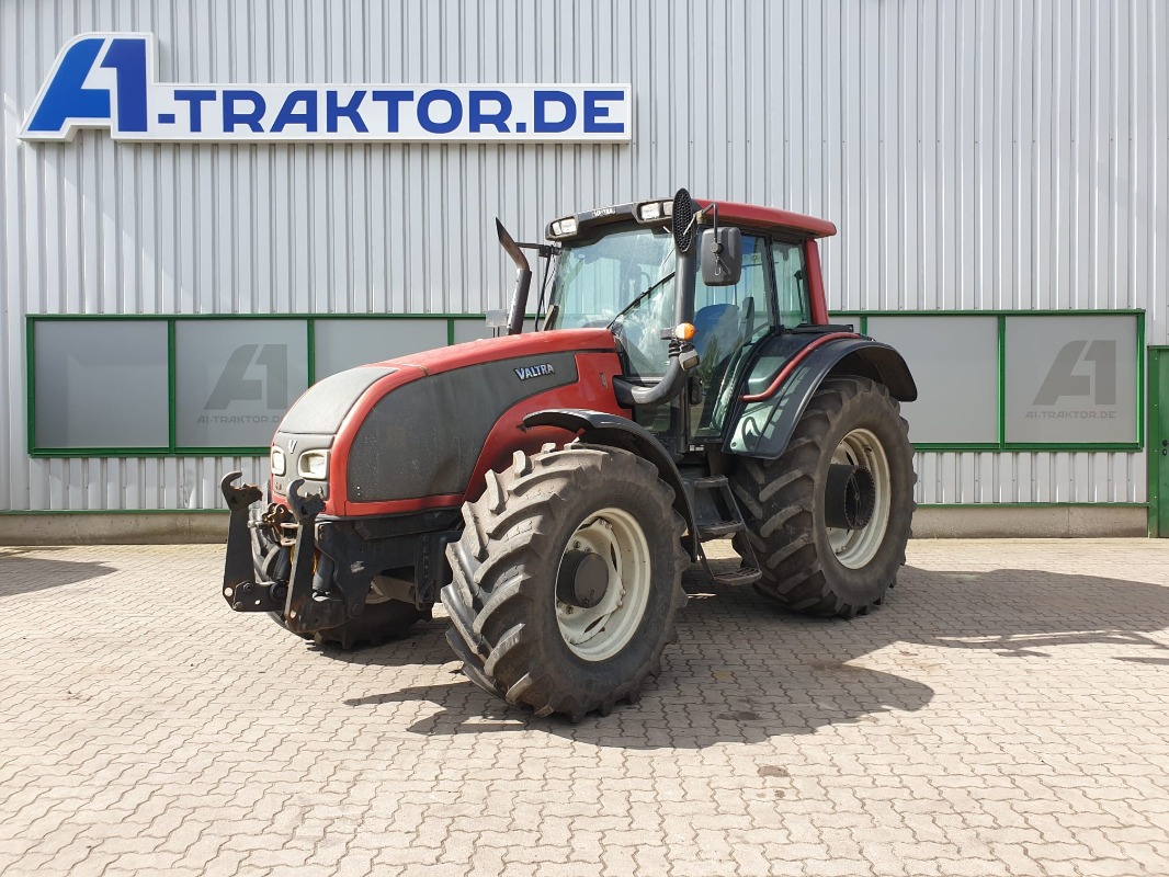 Valtra T151 - Traktor