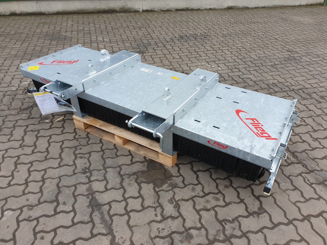 Fliegl Kehrbesen Löwe 3,00m* - Garten-/Kommunaltechnik - Kehrmaschine