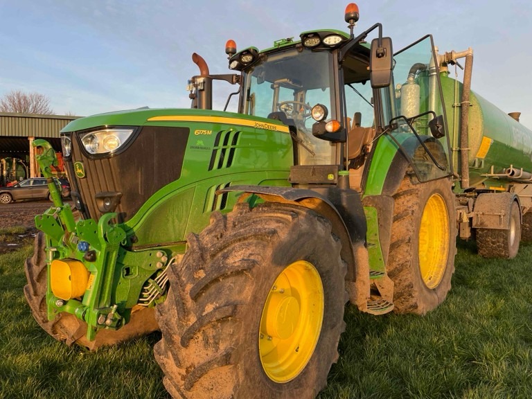 John Deere 6175M - Traktor