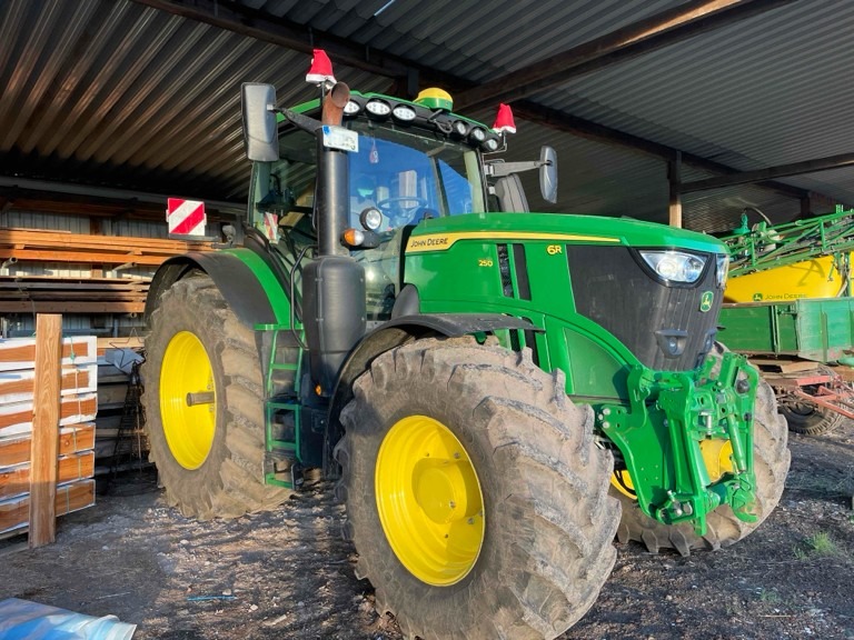 John Deere 6R 250 - Traktor
