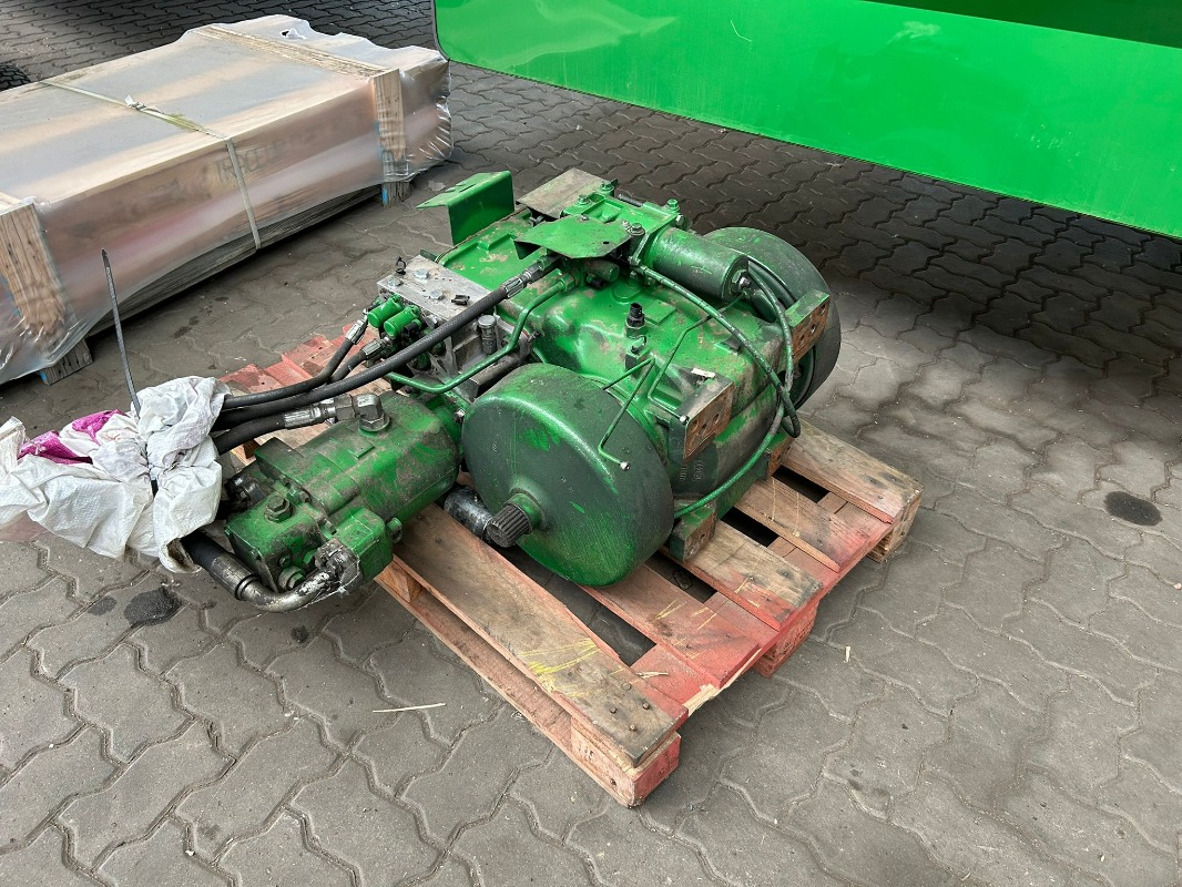 John Deere Fahrantrieb vom T670 - Mähdrescherteile - Hauptantrieb