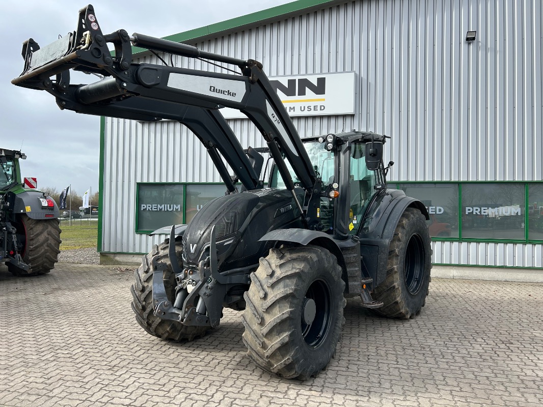 Valtra T214 - Traktor
