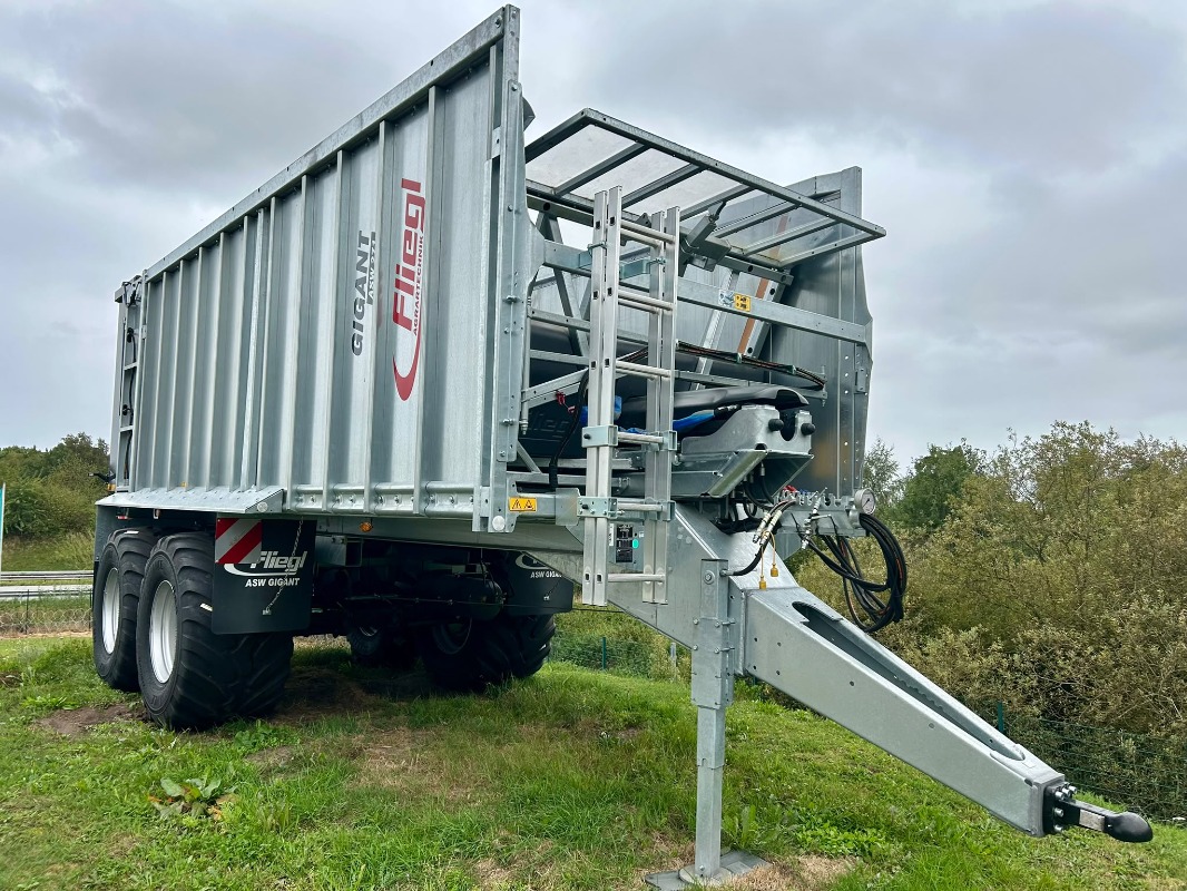 Fliegl 271 - Transporttechnik - Anhänger